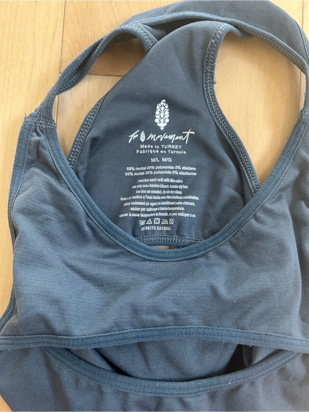 Free People movement workout crop top with cutout details - Picture 8 of 8